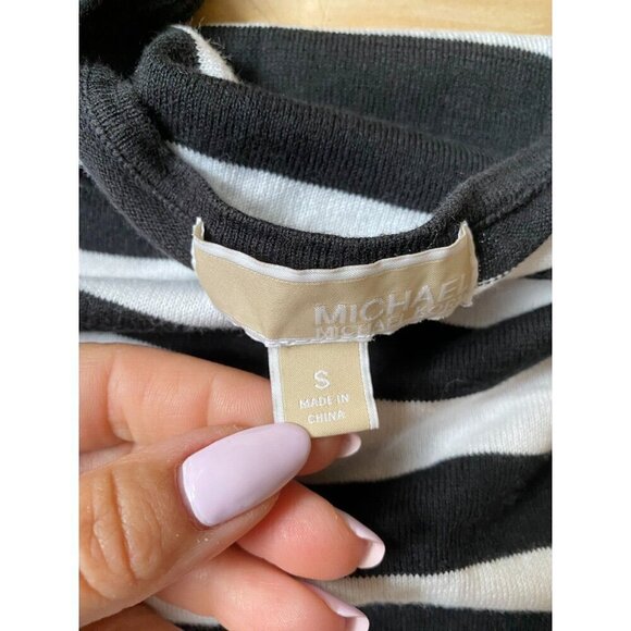 Micahel Kors women black white striped sweater sz small gold chain detail - Picture 4 of 7